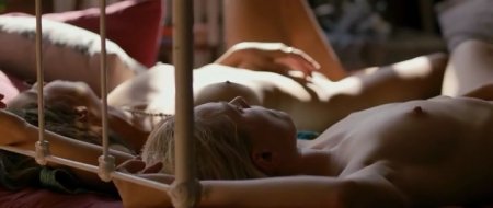 Ниже её губ (2016)